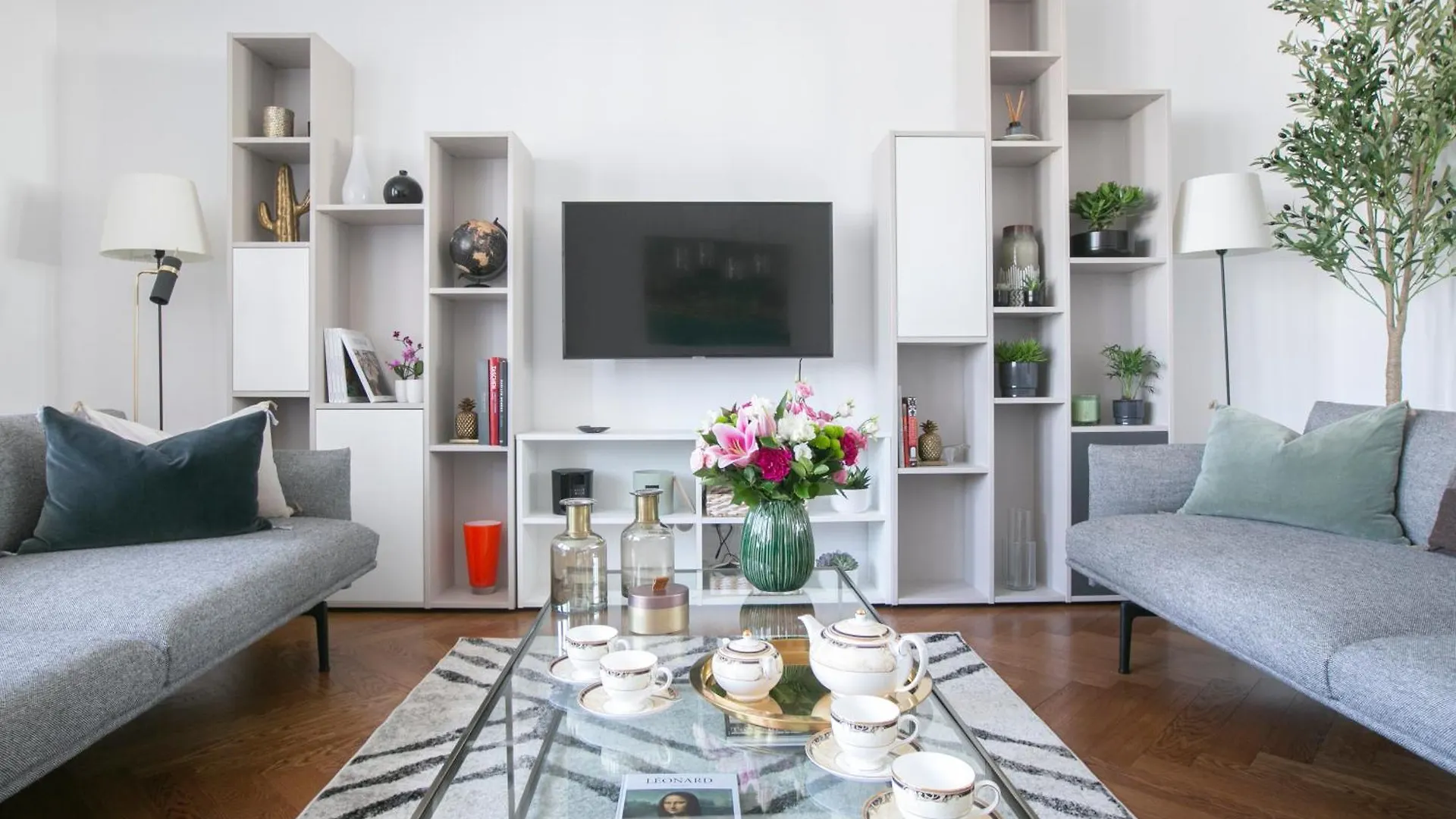 Apartment Magnificient 2 Bedrooms With Terrace Next To Champs-elysees - Pc62b *