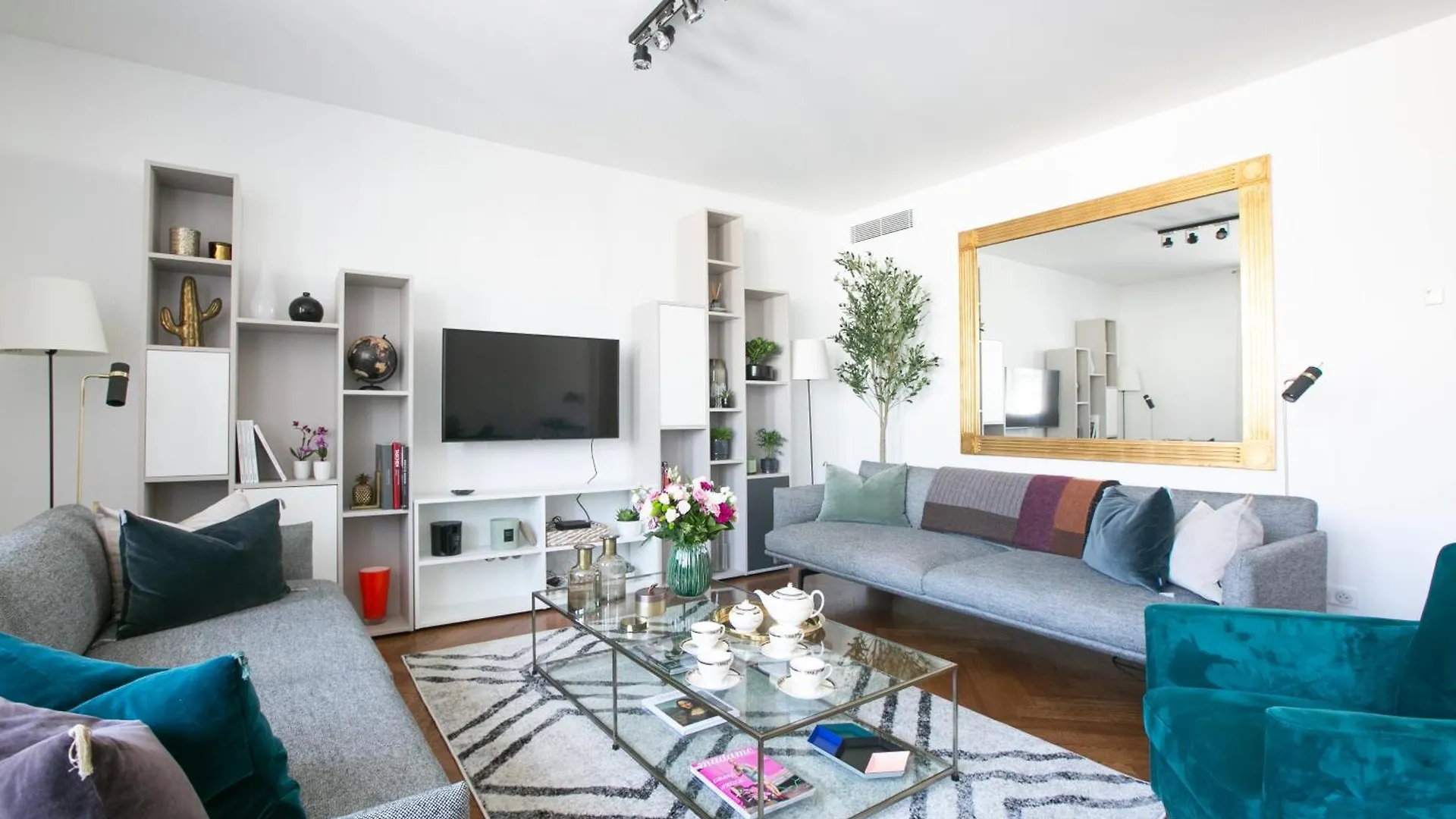 Magnificient 2 Bedrooms With Terrace Next To Champs-elysees - Pc62b Paris