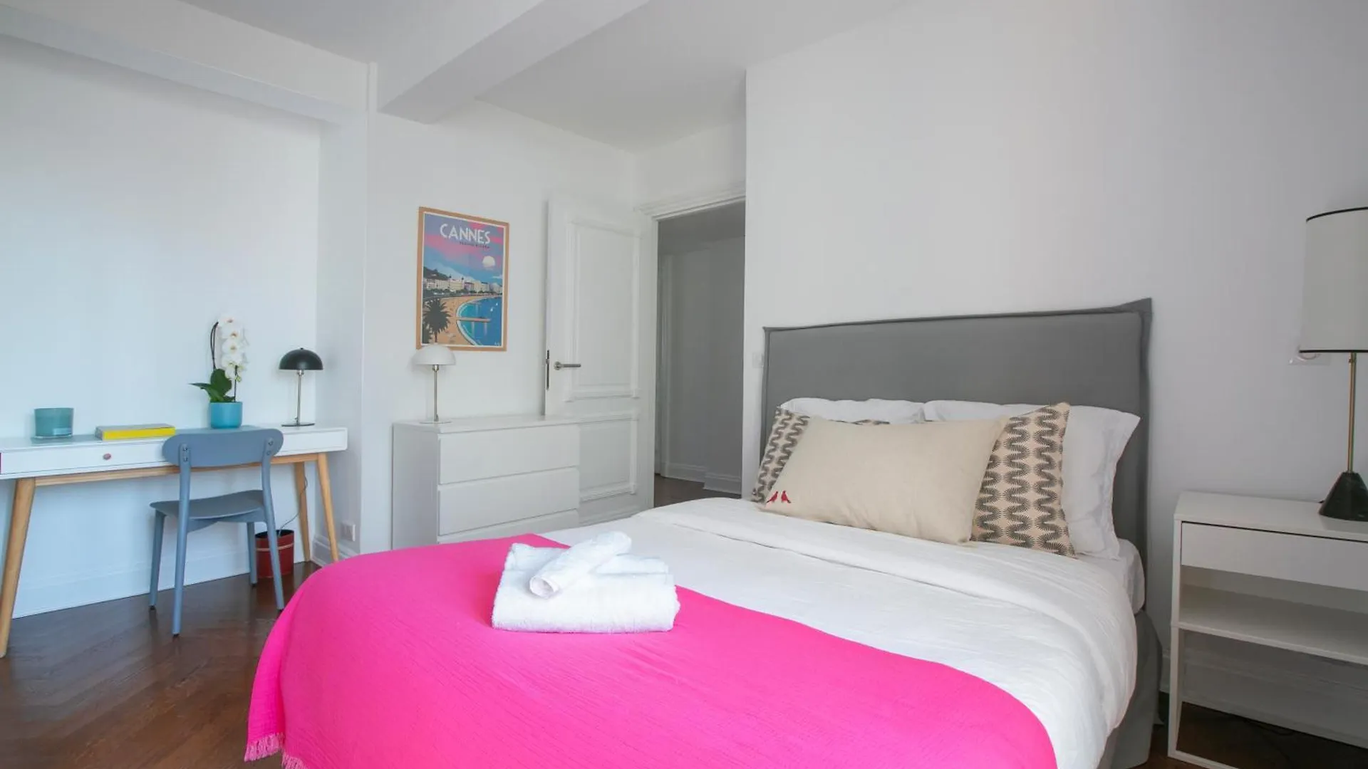 Magnificient 2 Bedrooms With Terrace Next To Champs-elysees - Pc62b Lägenhet