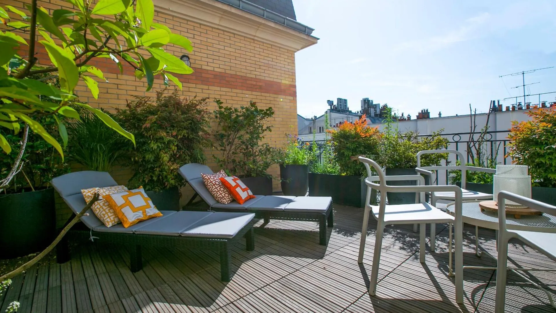 Magnificient 2 Bedrooms With Terrace Next To Champs-elysees - Pc62b Apartment Paris