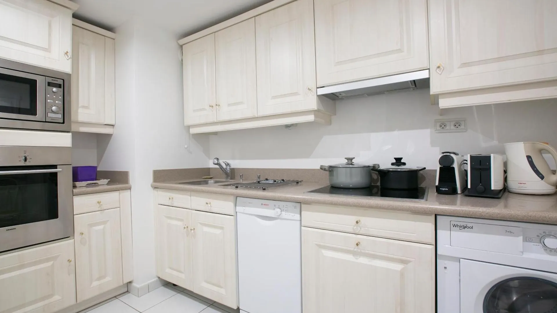 Apartment Magnificient 2 Bedrooms With Terrace Next To Champs-elysees - Pc62b